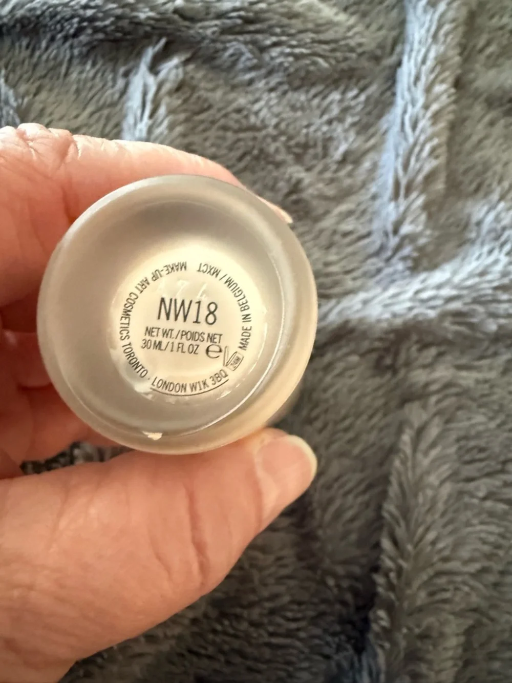 MAC Studio Waterweight SPF 30 Foundation (NW18)